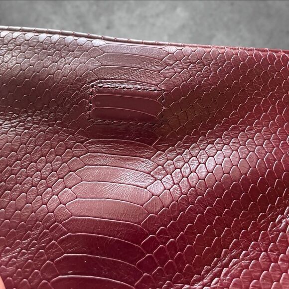 Tory Burch Burgundy Shoulder Bag with Gold Accents - Picture 13 of 16